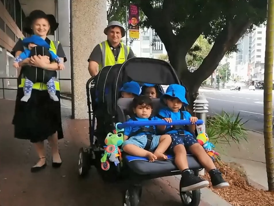 6 seater stroller for Roma Street